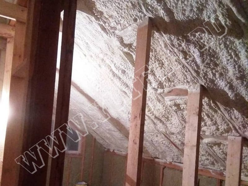 Теплоизоляция легким пенополиуретаном крыши каркасного дома